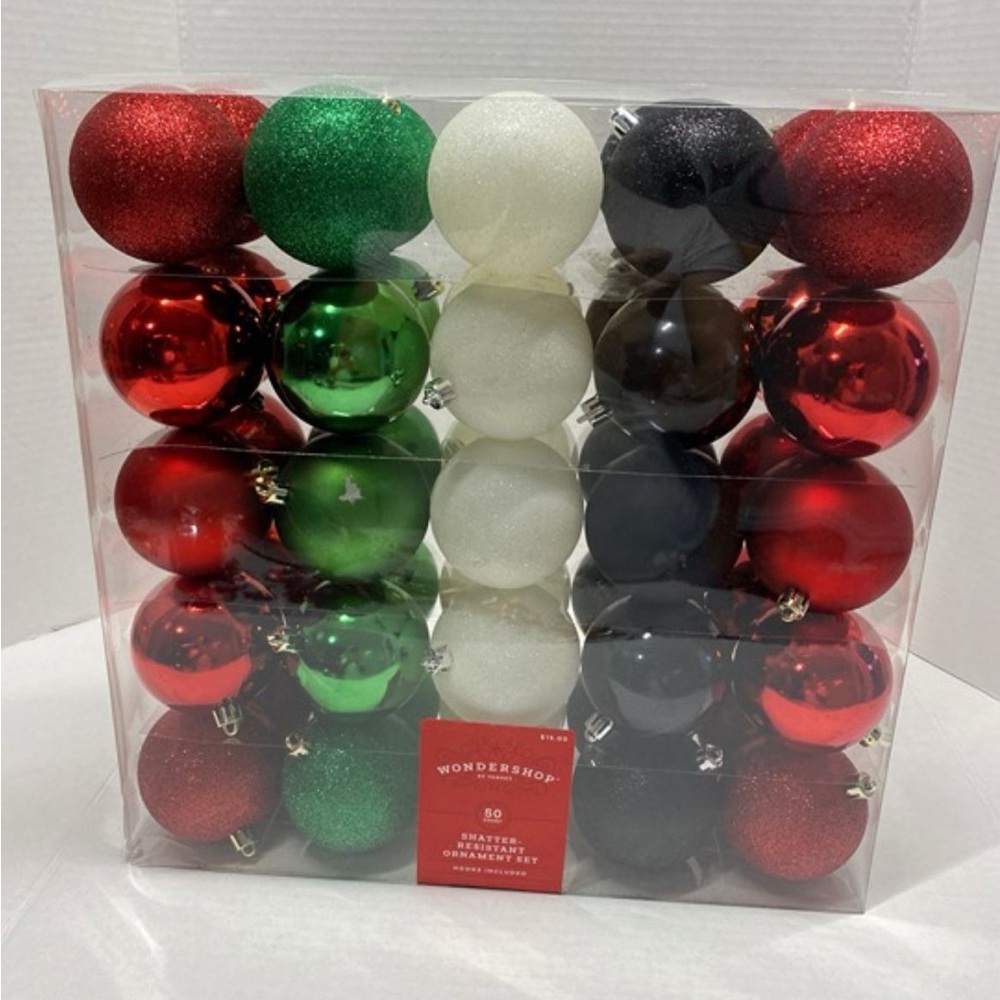 Wonder Shop Christmas Ornament Set